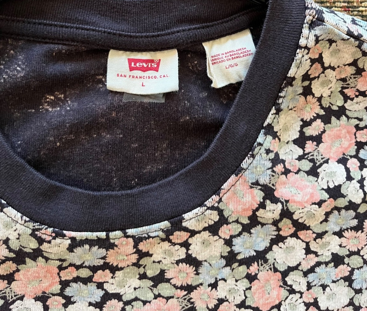 Levis black floral tee – Women’s size L