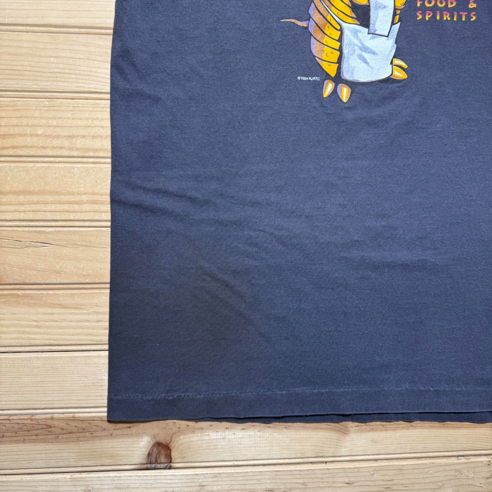 Vintage 1994 Select Weekends Armadillo Food & Spirits Pocket T-Shirt USA Made XL