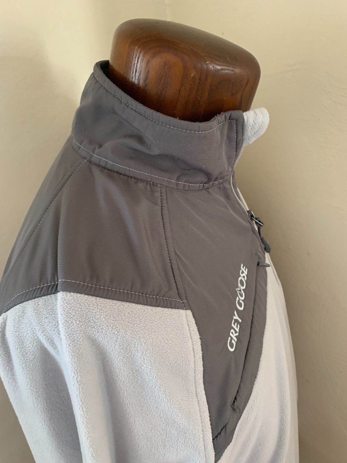 Grey Goose Vodka Men’s 2 Tone Gray 1/4 Zip Fleece Swear Bird Logo Size Large