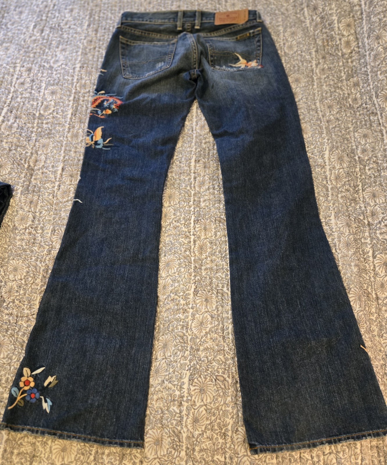 Sz 4 Lucky Brand Lil Maggie Jeans Low Cut Floral Embroidered Dungarees 32 inseam