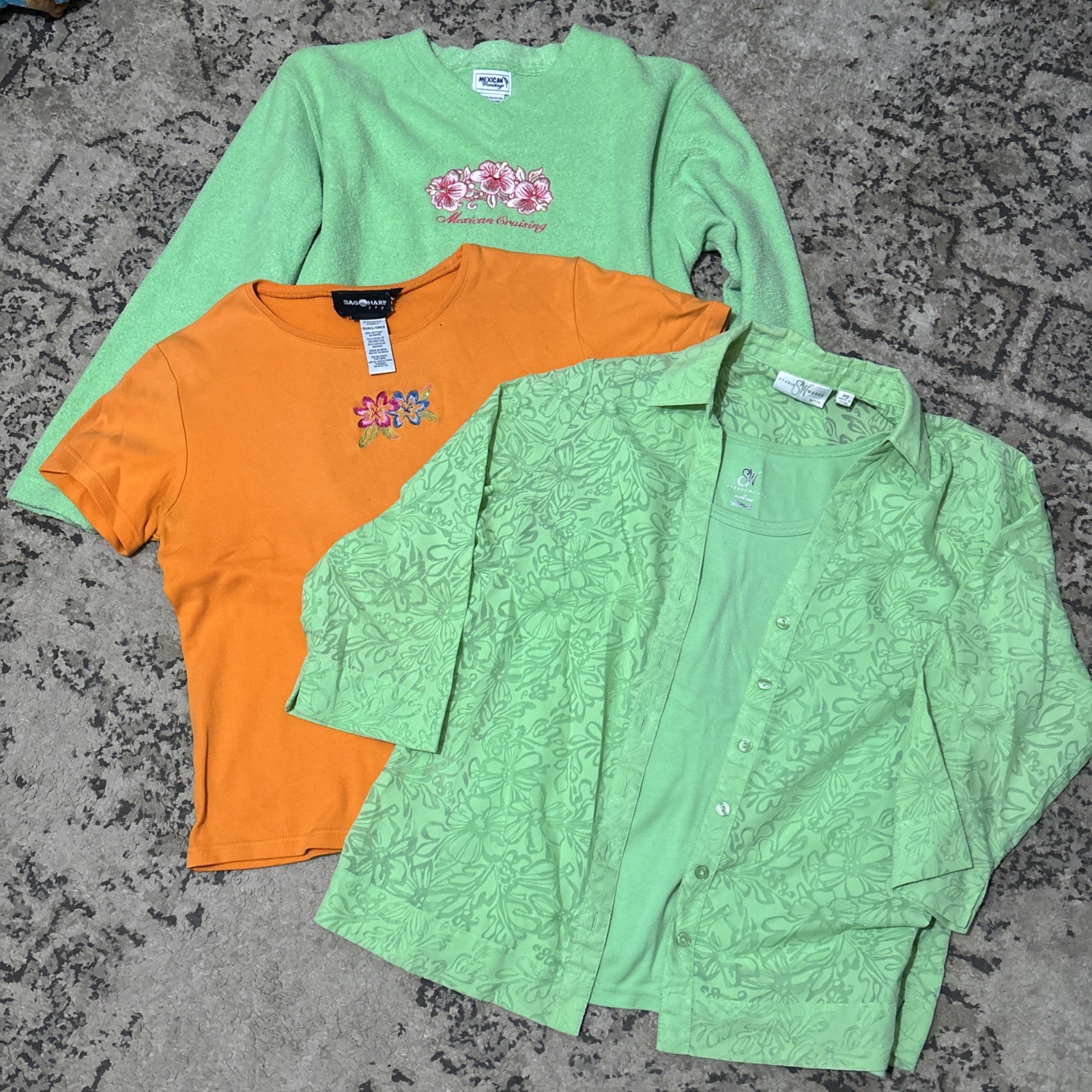 Women’s 4piece Lot Of Tops Size Small Multiple Manufacturers