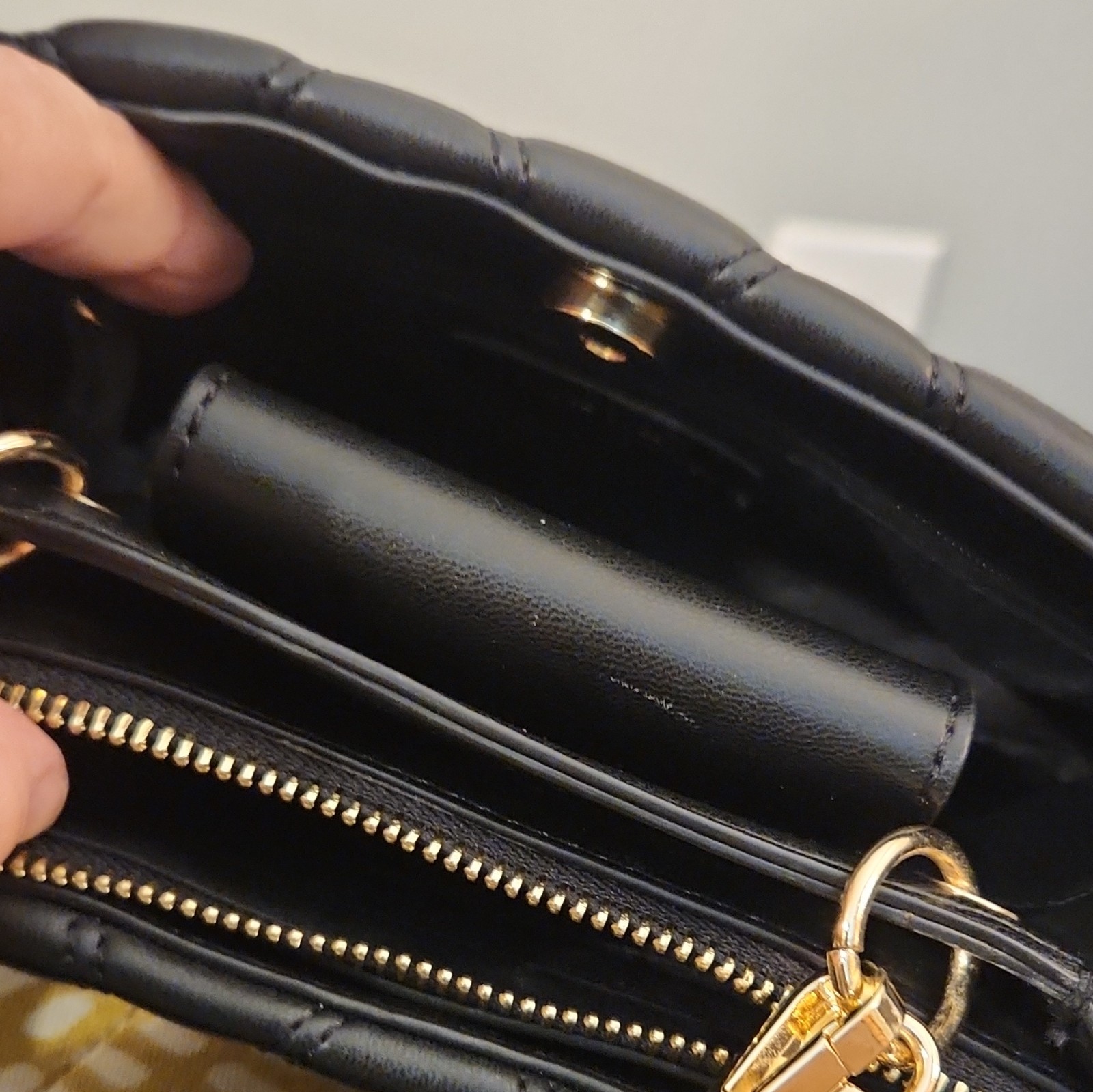 Nine West small Black Quilted Crossbody Bag Gold Hardware Zip Adjustable Strap