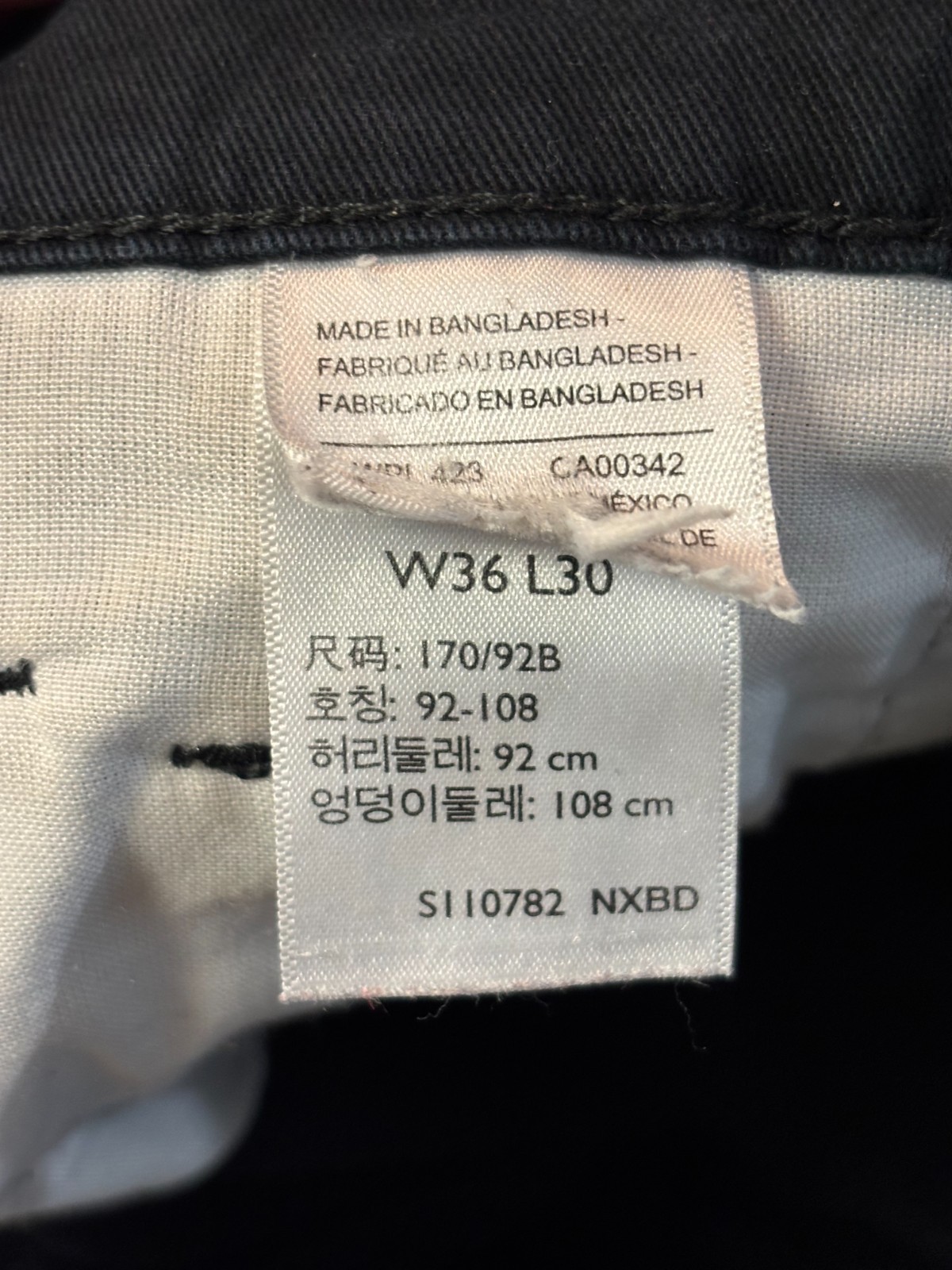 Levi Strauss & Co. Jeans Signature Men’s Black Athletic Fit Distressed 36×30