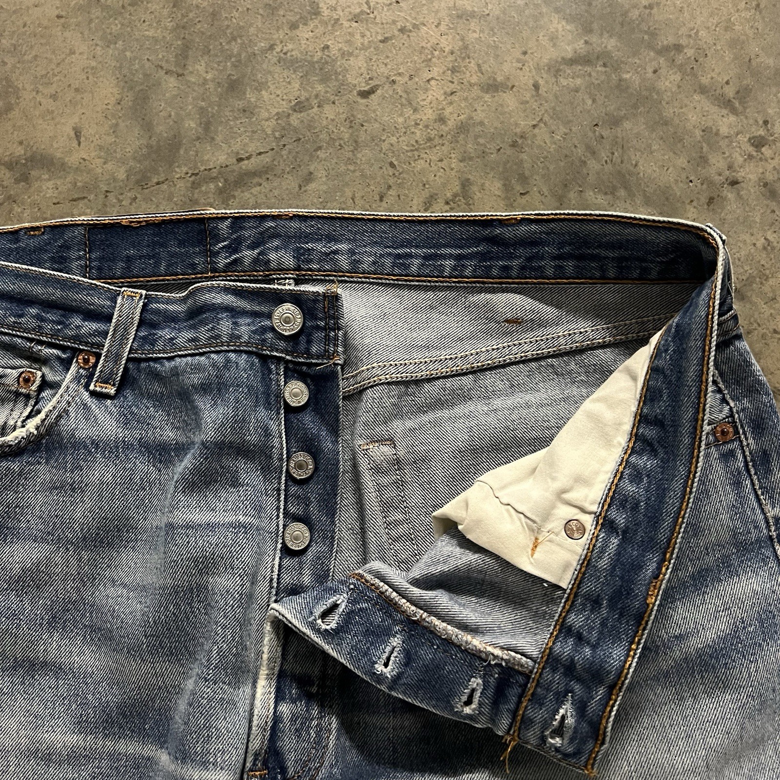 Vintage Levi’s 501XX Jeans 38×33 Made in USA Button Fly Straight Light Denim