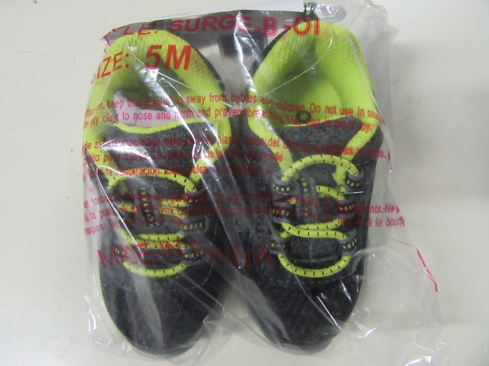 $38.00 NEW OshKosh B’gosh Toddler Boy’s Mesh Sneaker Shoe Black Sz 5