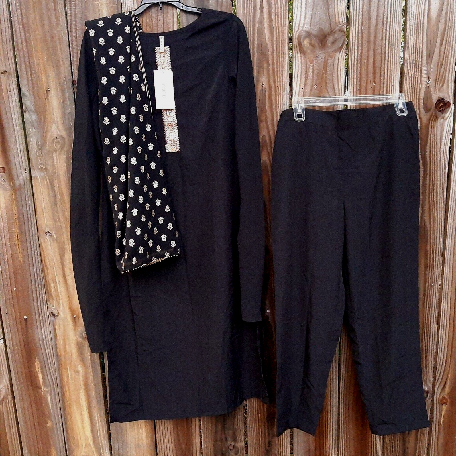 Fiorra Black Poly Crepe Sraight Kurta w/ Pant & 2 Dupatta Set M Black , Gold