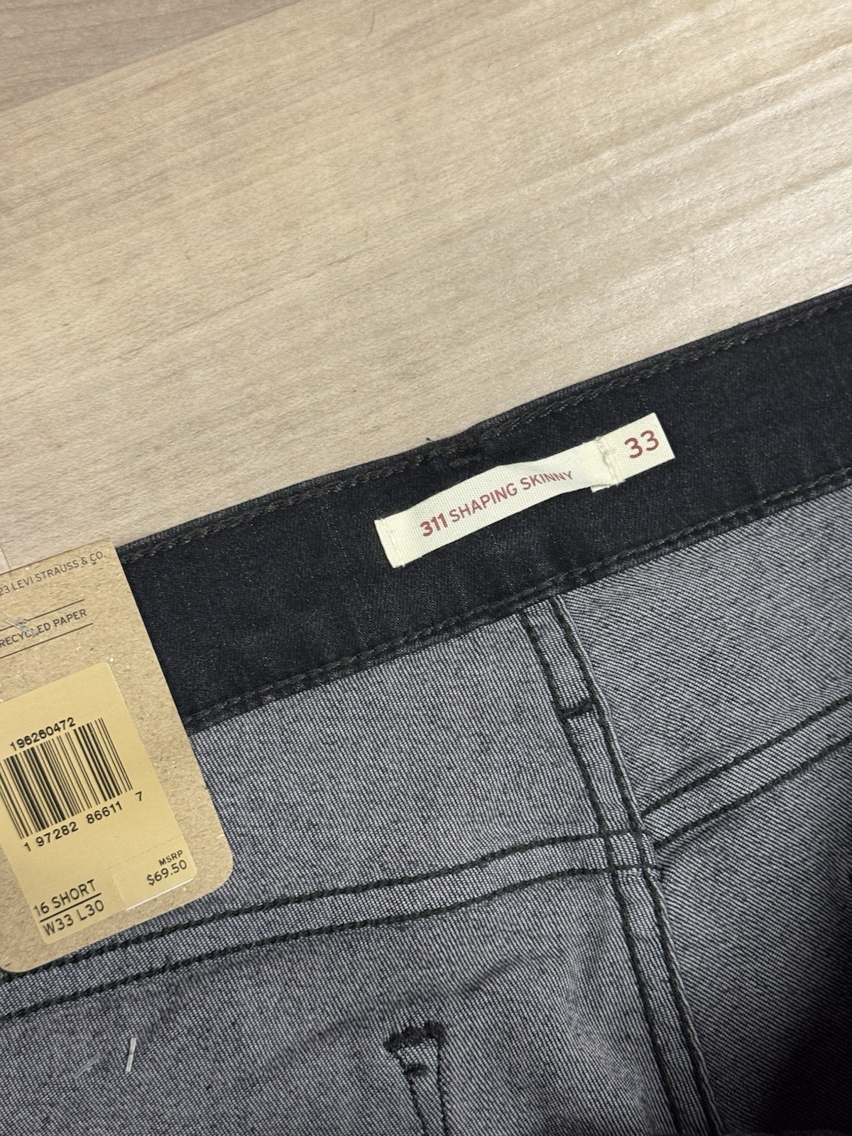 Levi’s Women’s Stretch 311 Shaping & Tummy Slimming Skinny Jean Black 33×30 NWT