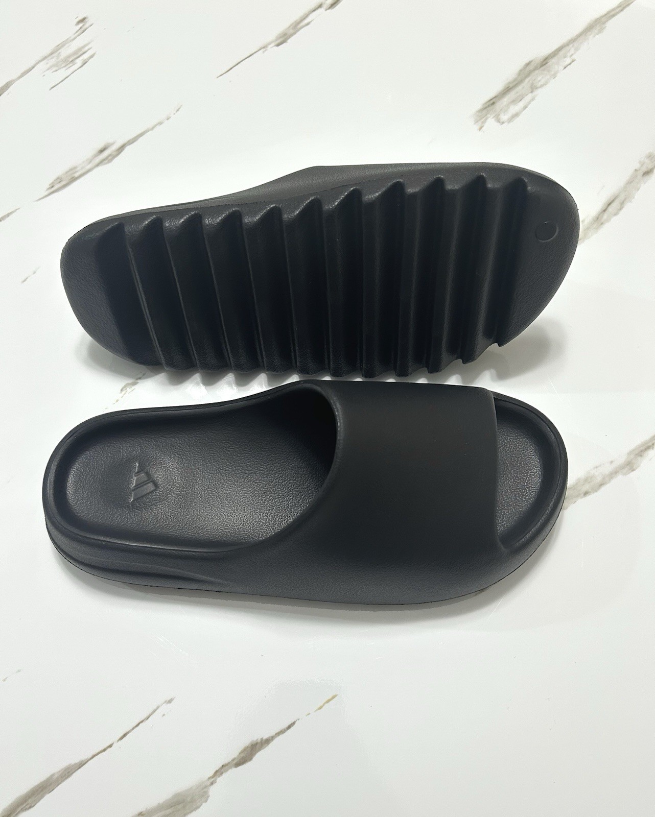 YEEZY SLIDES ONYX SIZES 9-13
