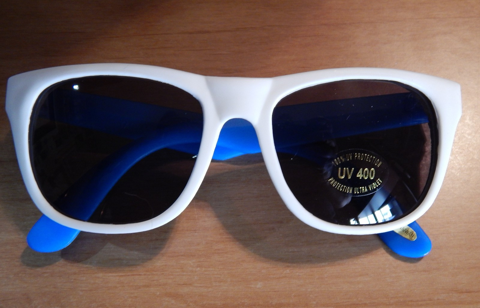 VISIT ARIZONA 100% UV PROTECTION UV 400 BLUE & WHITE SUNGLASSES PLASTIC FUN NEW