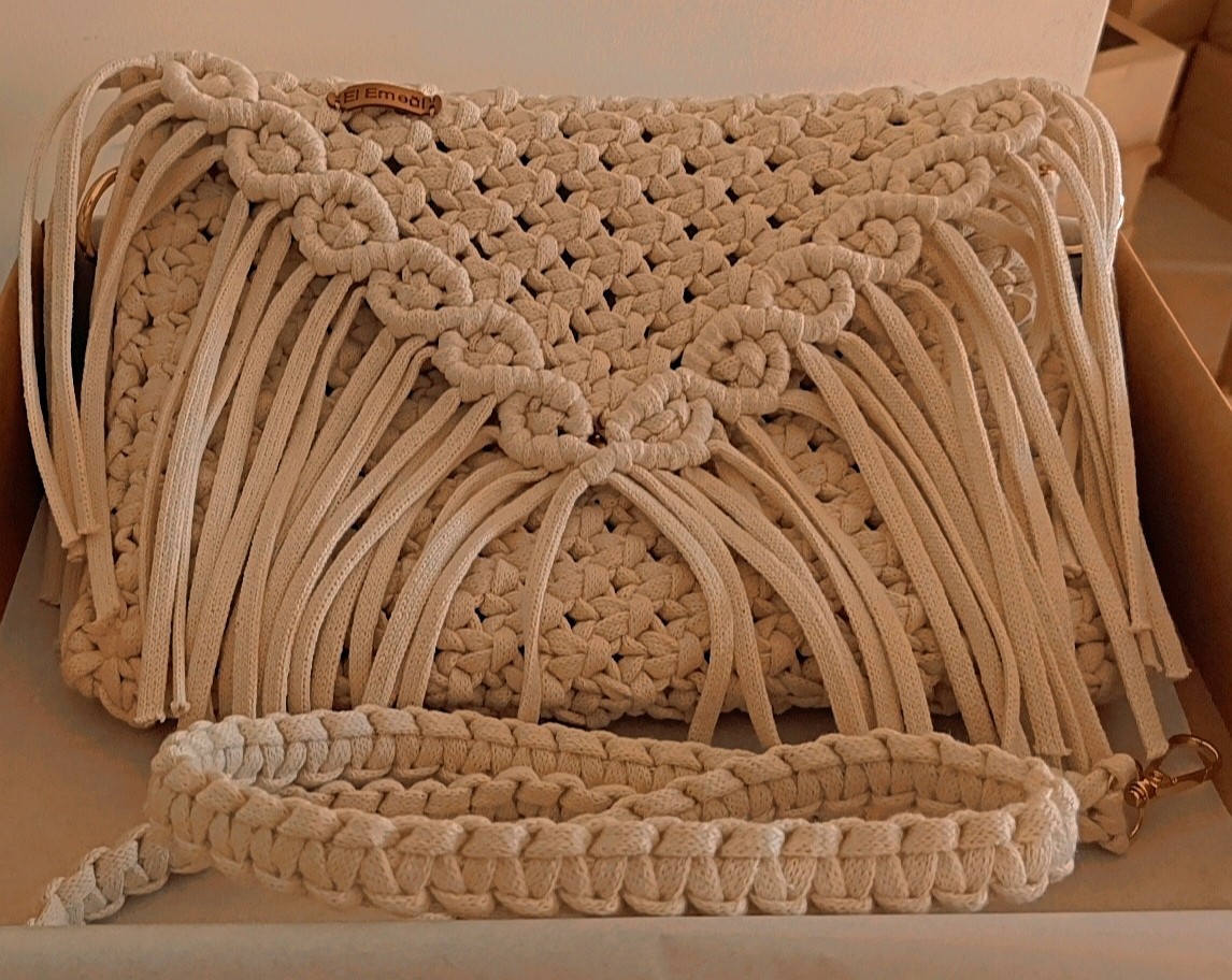 Handmade bag. Note: Shipping takes 14–21 days.