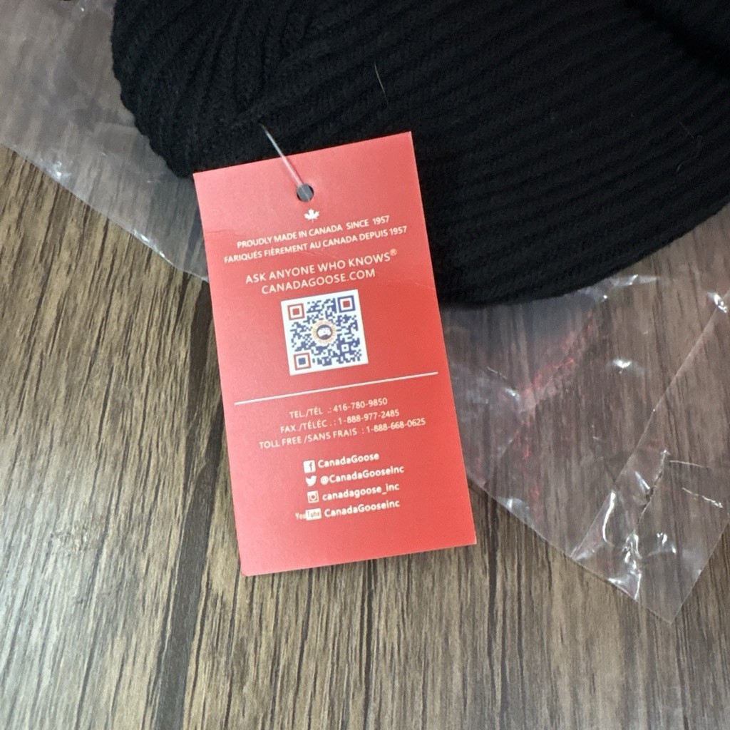 Canada Goose Black Beanie Men’s Hat with Logo Patch One Size Winter Fall