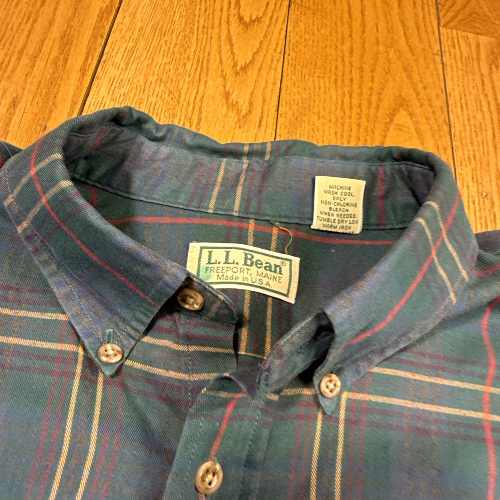 LL Bean Mens XL Plaid Button Down Shirt Green Burgundy Made in USA Vintage G200