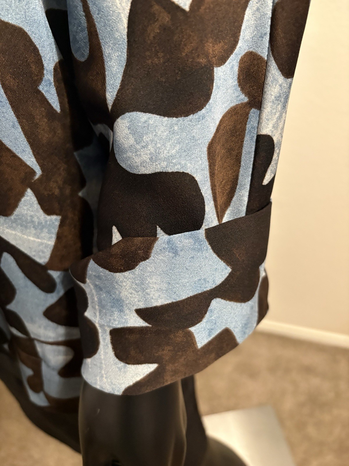 NIC+ZOE Abstract Print Satin Feel Split Neck Roll Tab Sleeve Blouse 2XL