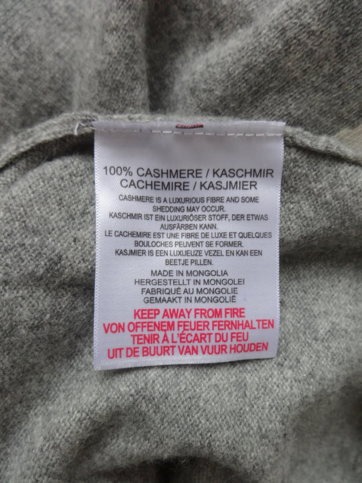 By Iris Cashmere Star Design V Neck Jumper – L