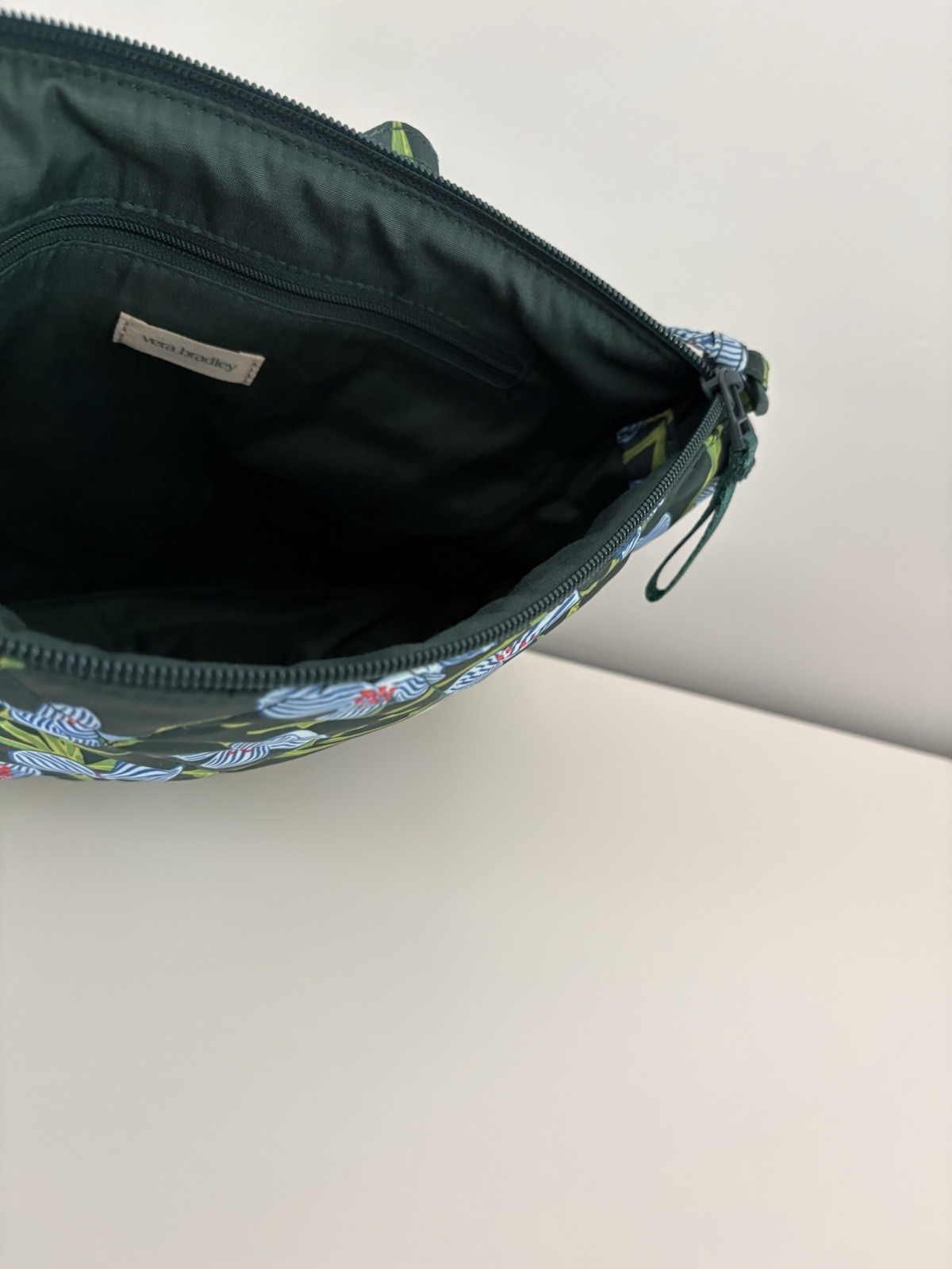 Vera Bradley NWT Large Hipster Crossbody in Ultralight CHARLOTTE STEMS Green