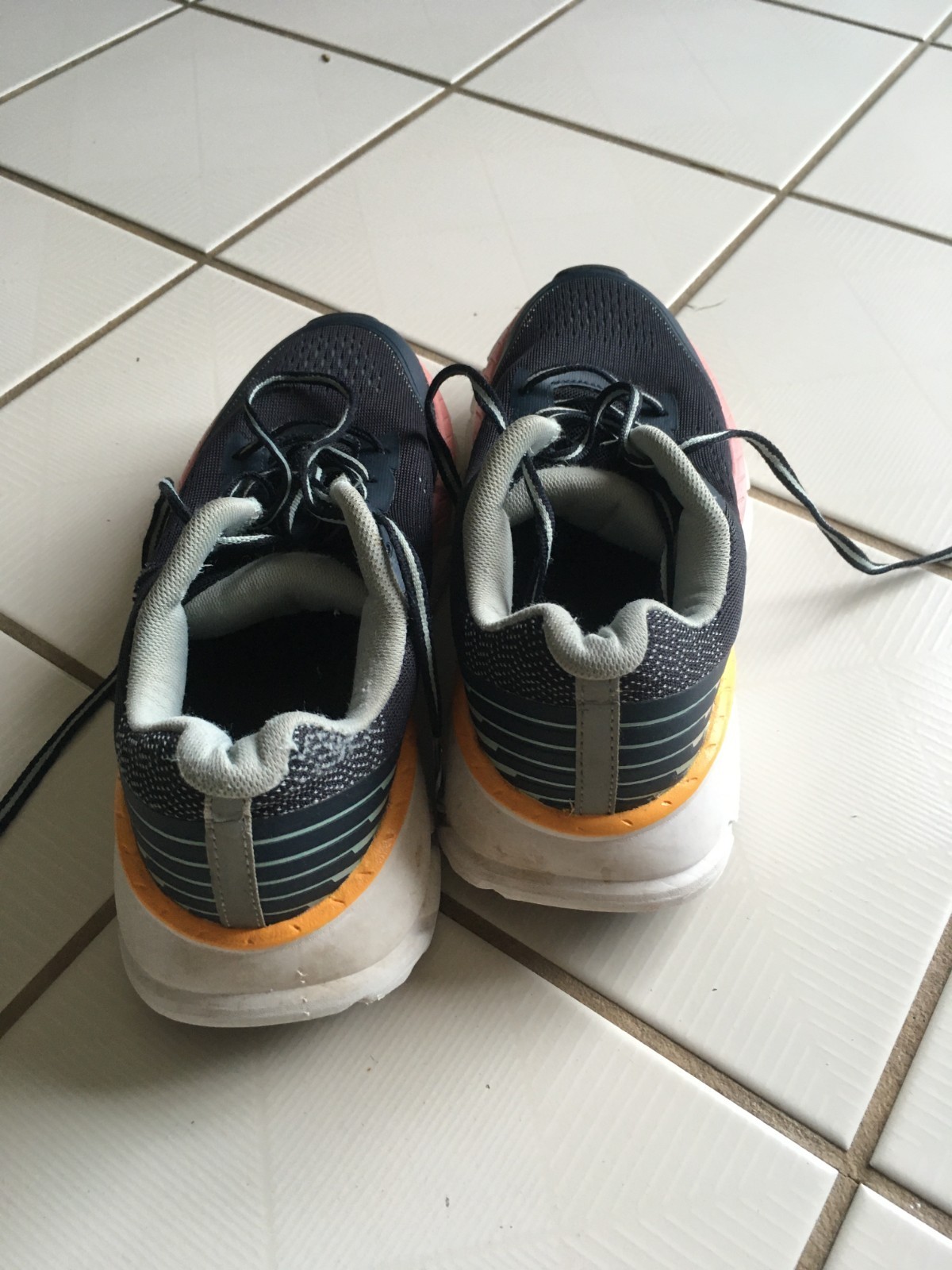 Avia Women’s Sneaker Size 6 Navy Blue, Pink/Orange border Light Blue Accents