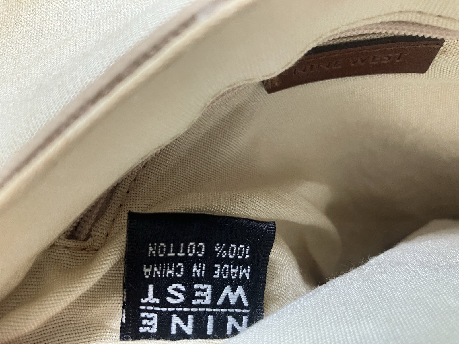 Vintage Nine West Beige Canvas shoulder bag W/woven brown leather corner details