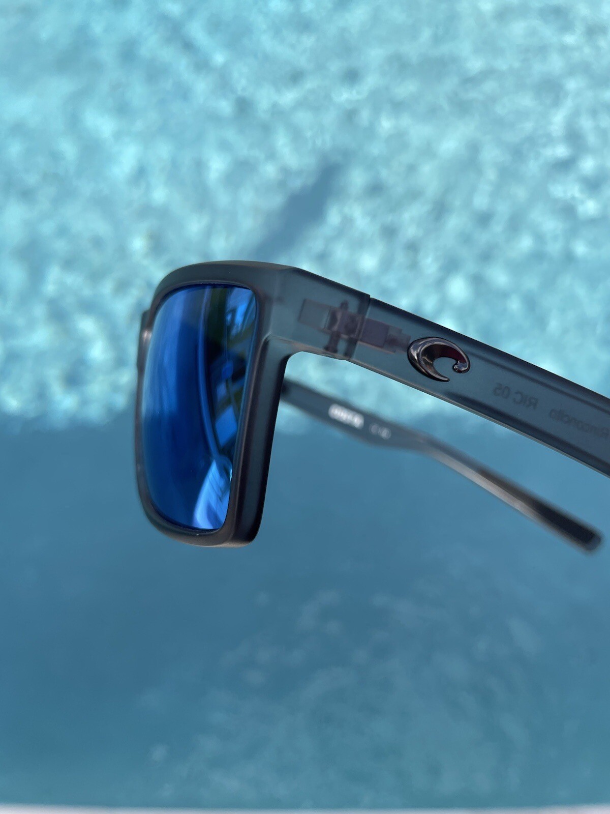 COSTA polarized – Smoke-Clear Frame W/ Blue Polarized lens