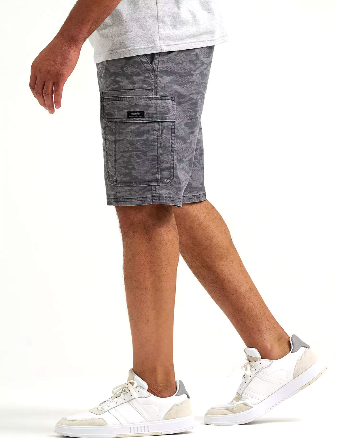ALL SIZES Wrangler Relaxed Fit 10 in Cargo Shorts w Stretch Camo Magnet Tech Pkt