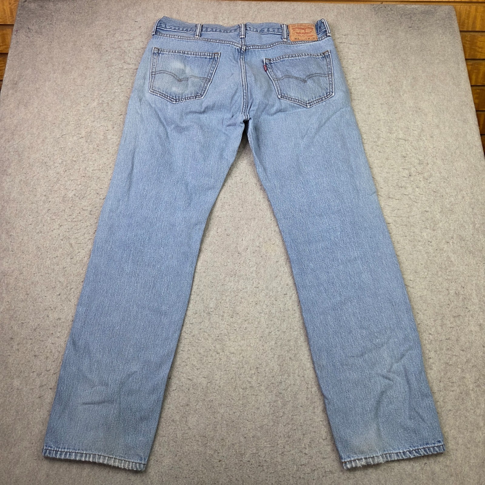 Levis 505 Mens Jeans 38×34 Blue Light Wash Denim Straight Fit Zip Fly 5-Pocket