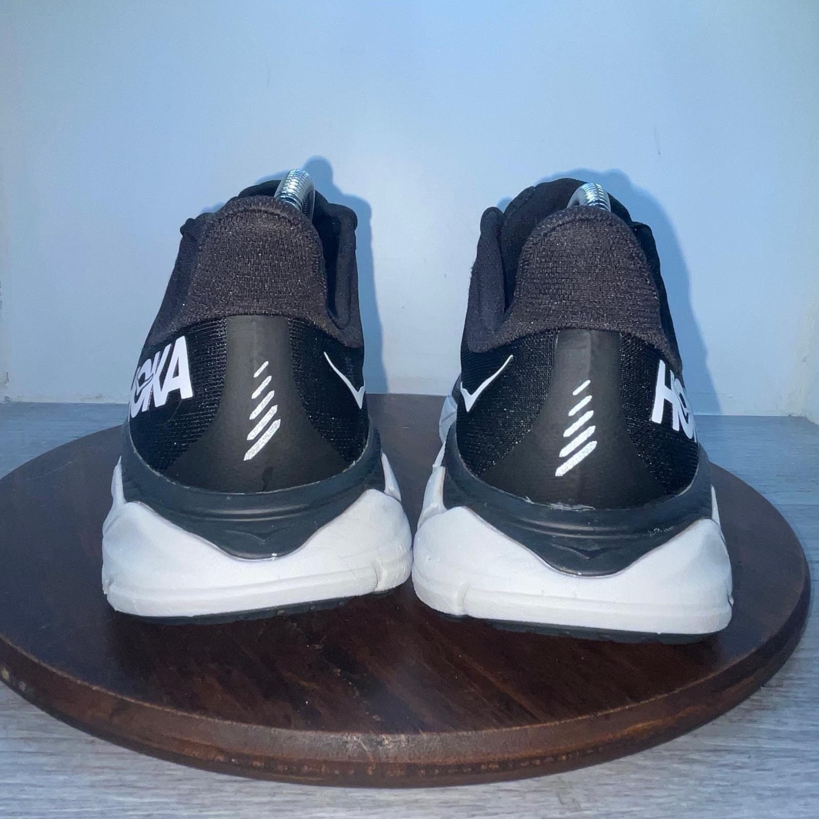 Hoka One One Mens Arahi 5 1115010 BWHT Black Running Shoes Sneakers Size 9.5D