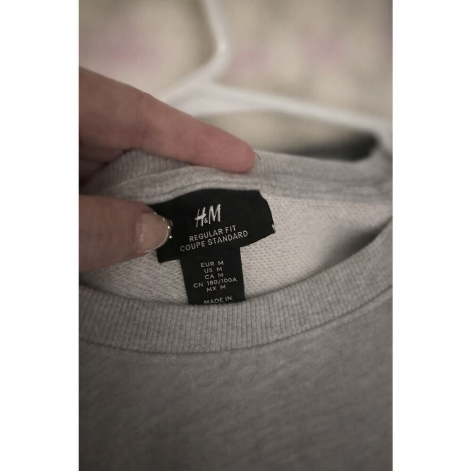 #020 – H&M Gray Sweatshirt – Women’s Medium (90s / Y2K Style)