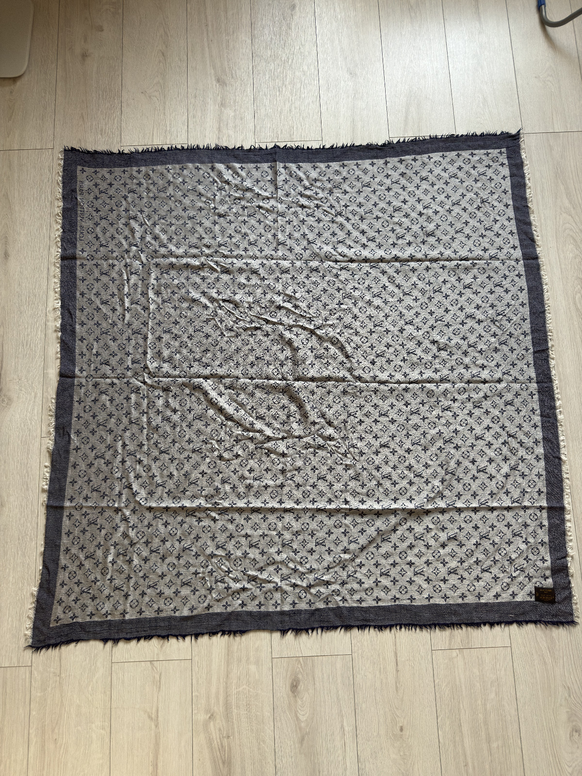 louis vuitton monogram shawl