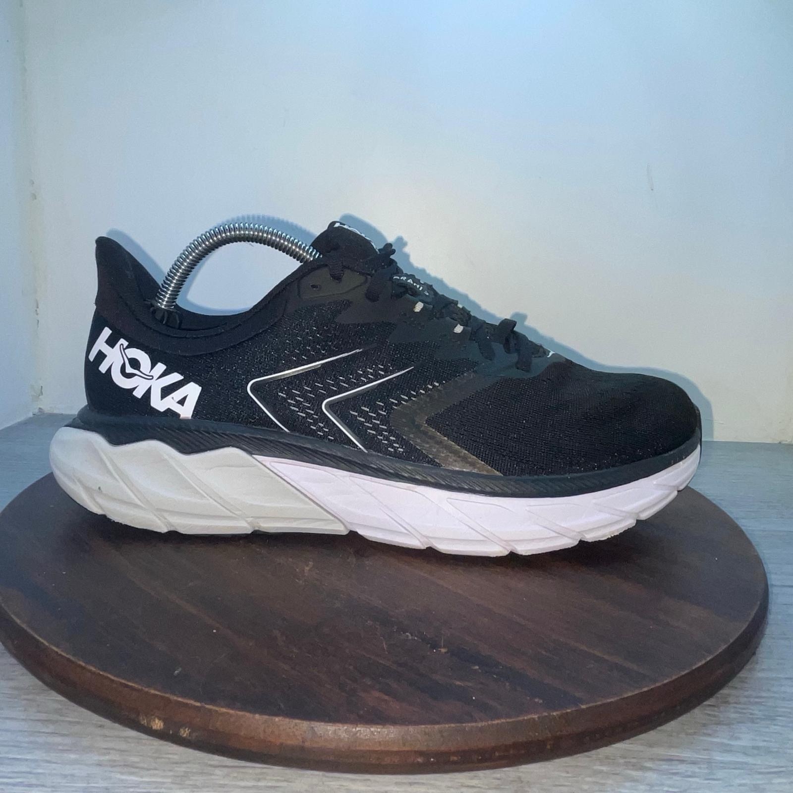 Hoka One One Mens Arahi 5 1115010 BWHT Black Running Shoes Sneakers Size 9.5D