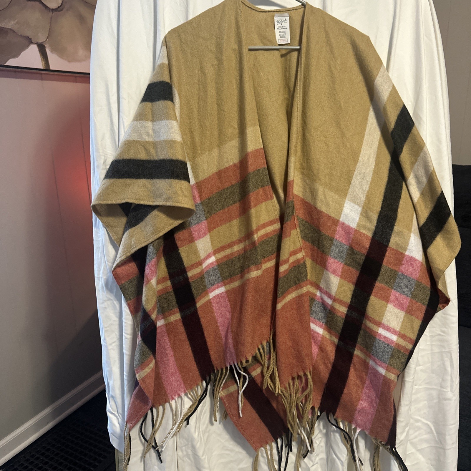 Women’s Woolrich Tan Pink and Black Shawl Scarf. One Size 7