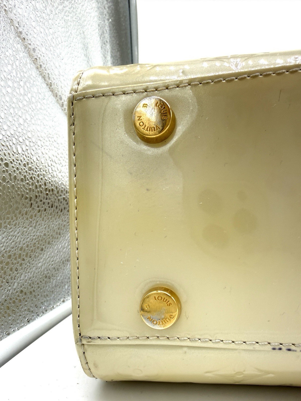 Authentic Louis Vuitton Vernis Brea GM in Blanc Corail