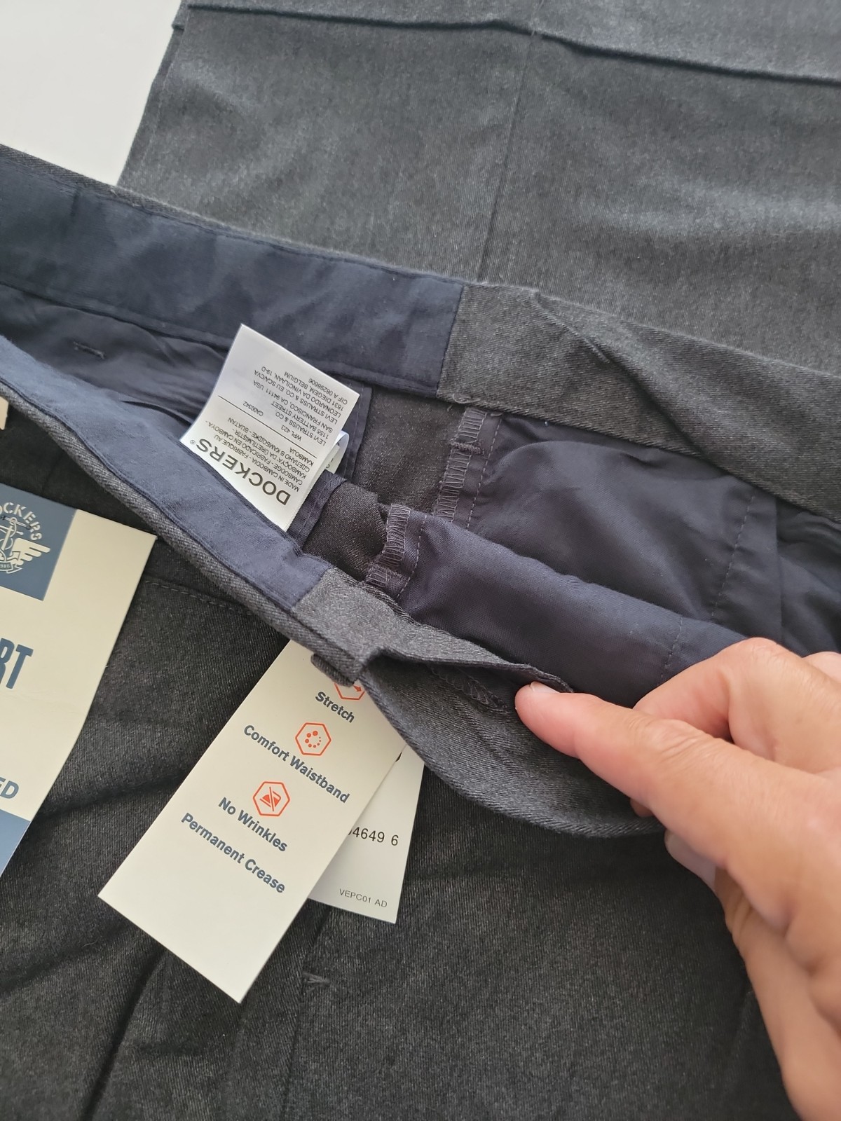 NEW $90 Dockers Comfort Khaki Relaxed Pleated Pants STRETCH 38 x 30 Expandable