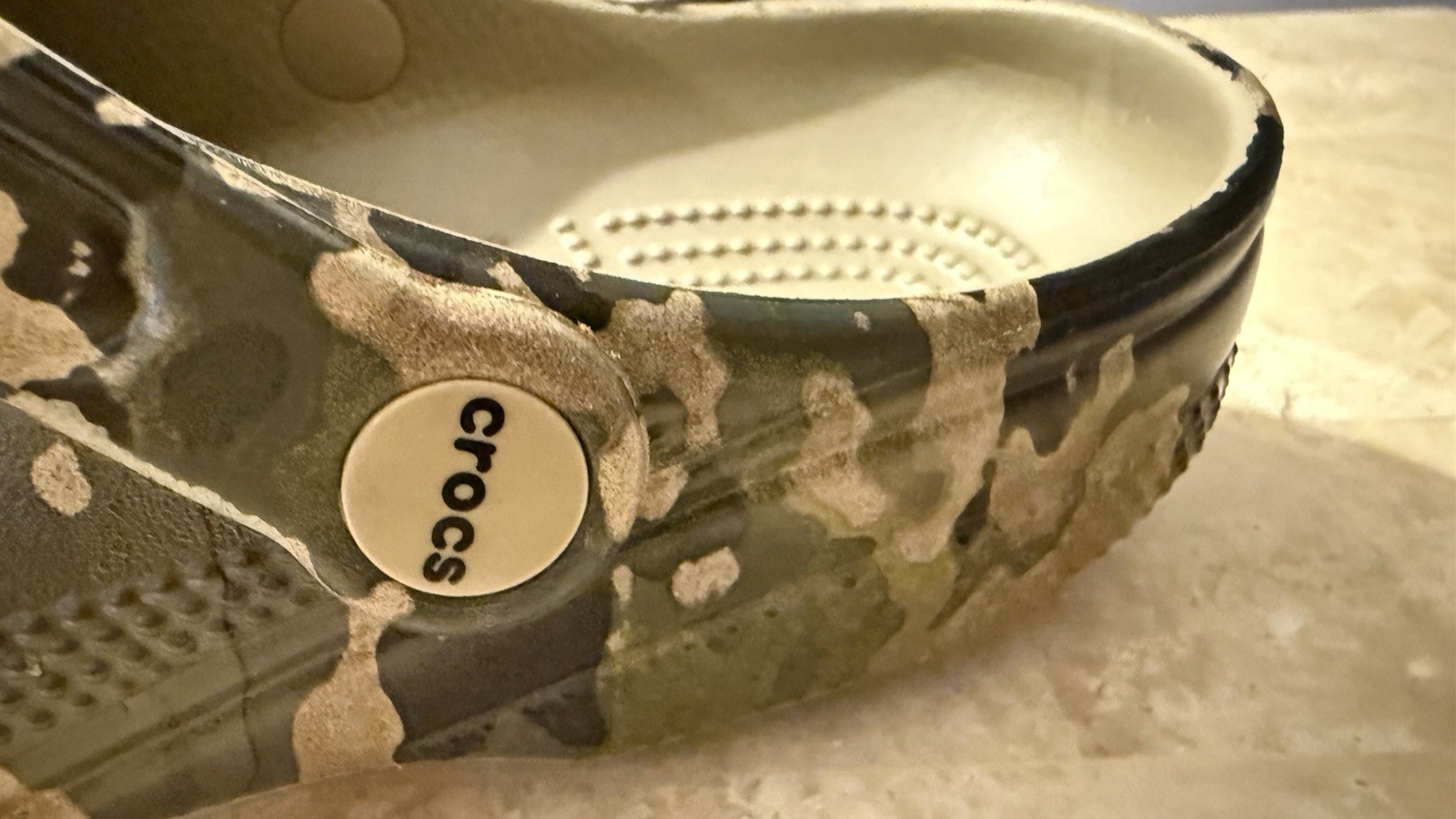 Authentic Crocs Veil Comfort Classic Clogs Size: Men 4 / Women 6 Camo Green New