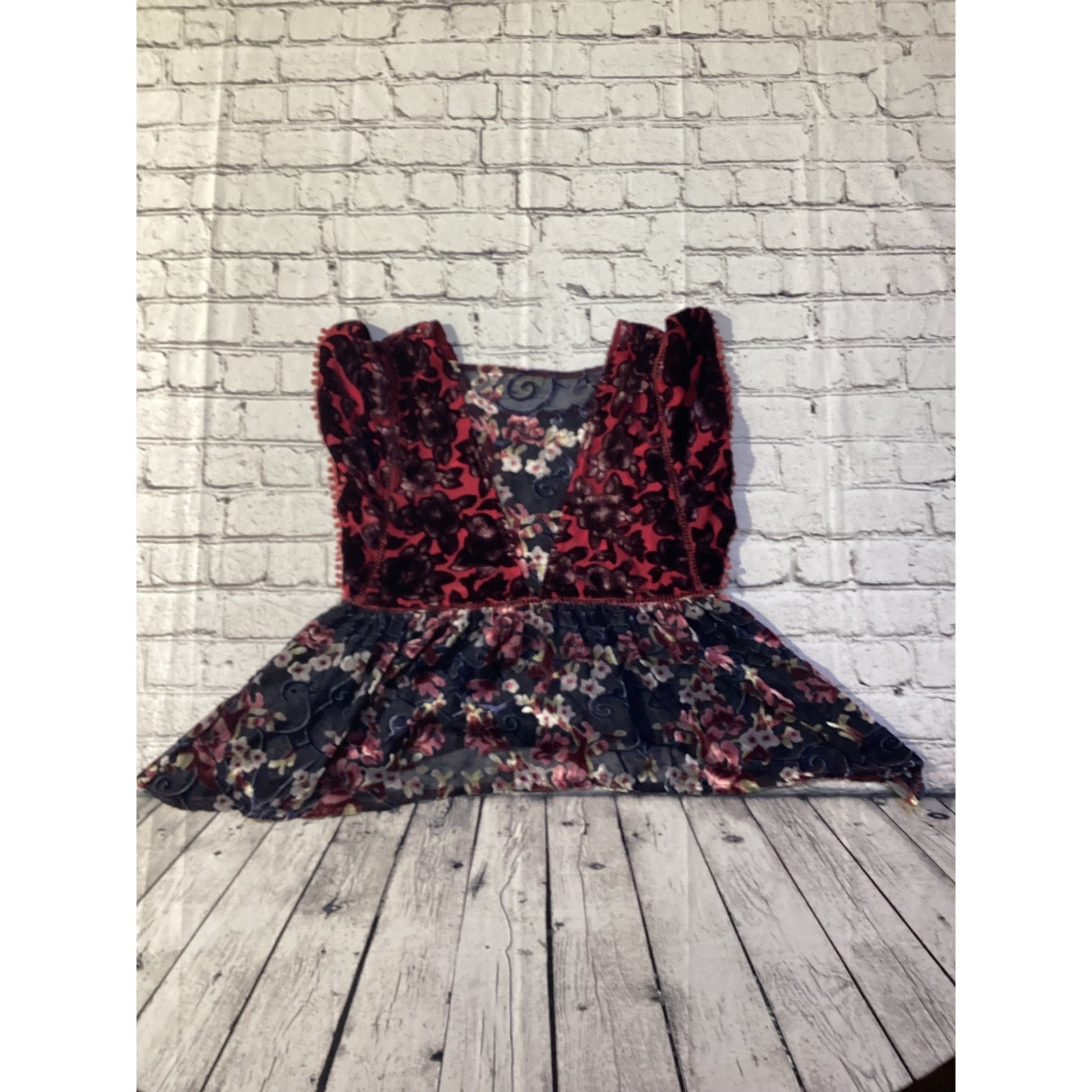 POL Maroon Black Floral Velvet Ruffle Flutter Sleeve V-Neck Peplum Top Small