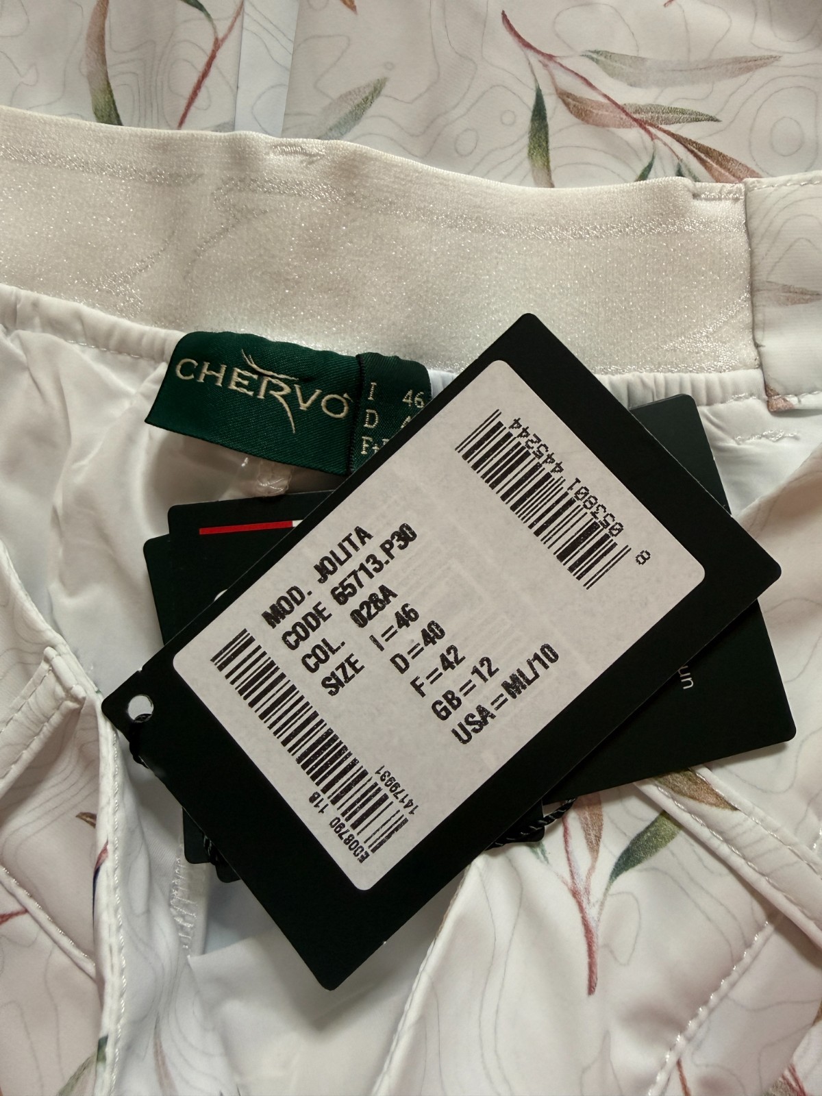 NWT WOMEN’S CHERVO GOLF SKORT/SKIRT – SIZE: 10 – WHITE W/ PRINT (A4.8)