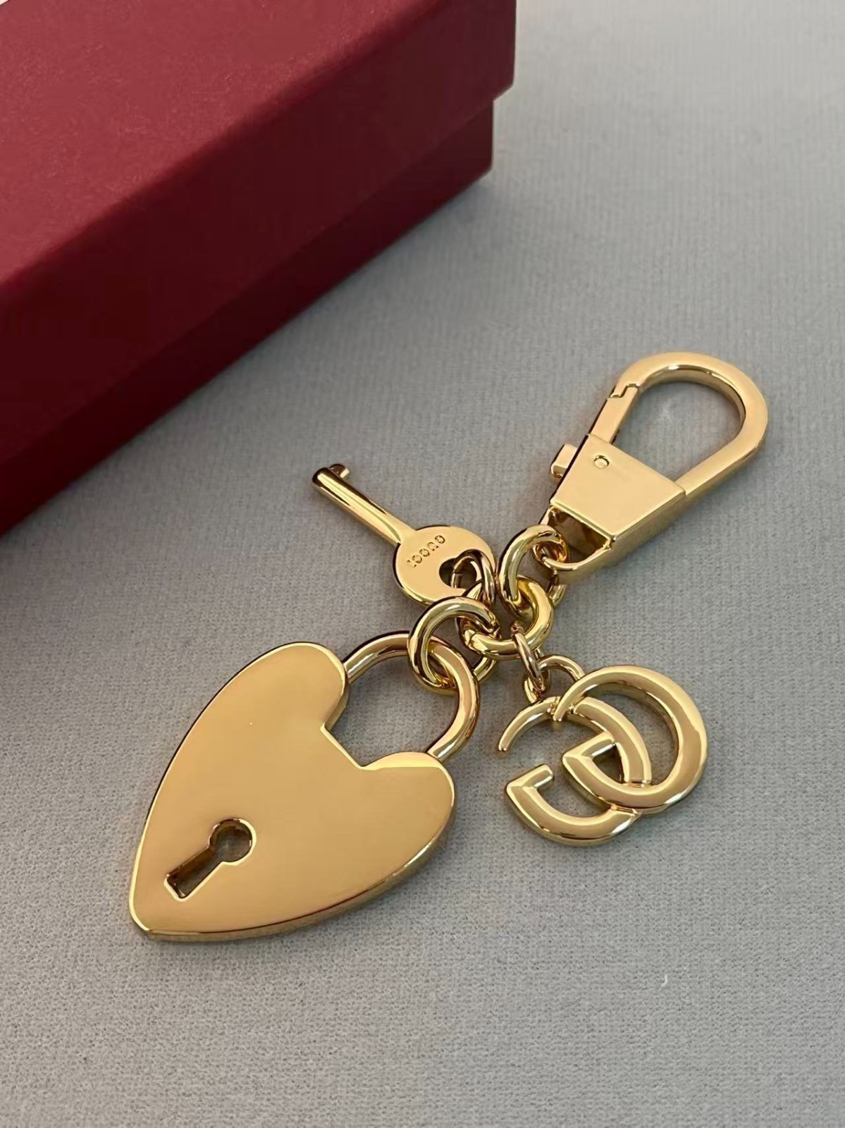 GUCCI Charm Heart Lock & Key Keychain Gift Key Chain with Brand Manual New Box