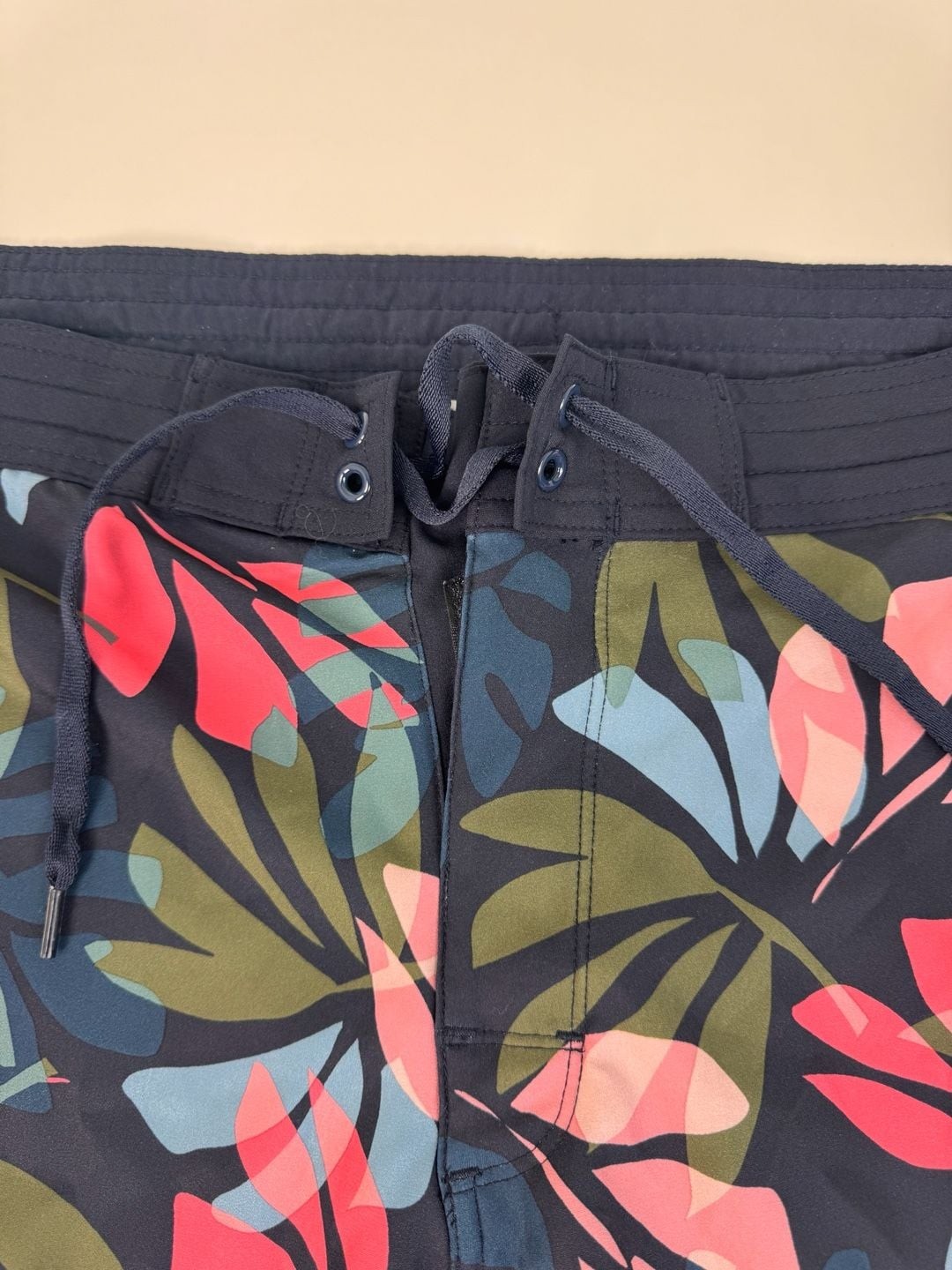 Old Navy Printed Built-In Flex Board Shorts Tropical Leaf 8-inch Inseam