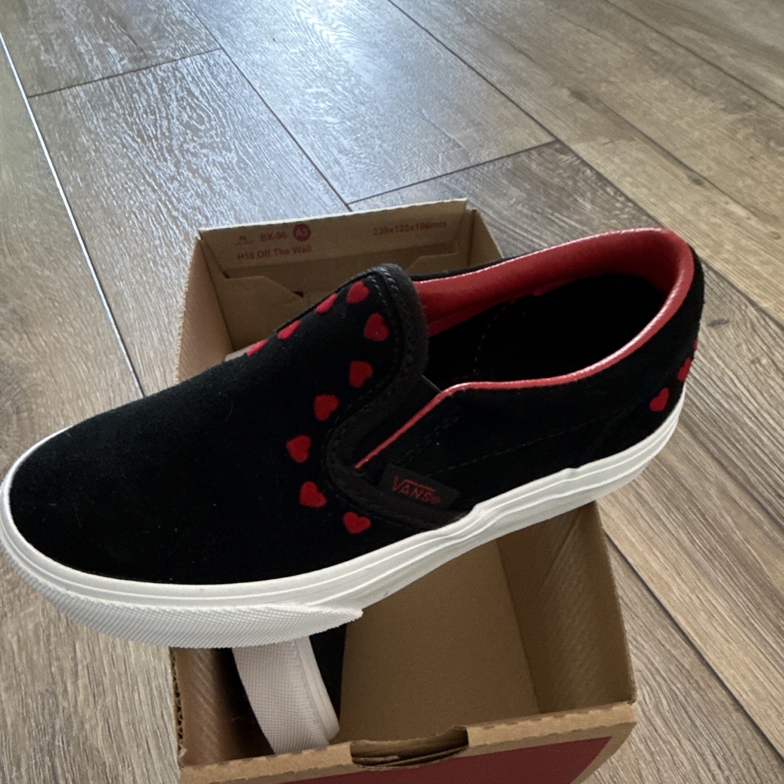 VANS Classic Slip-On Hearts Black/Red Cotton Slip-On Sneakers kids’s 12.5