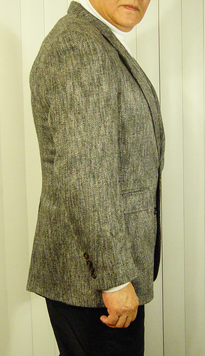 L’UOMO wool Sz 40 jacket, gray w/gold and blue accents,good condition, $13.95 NR