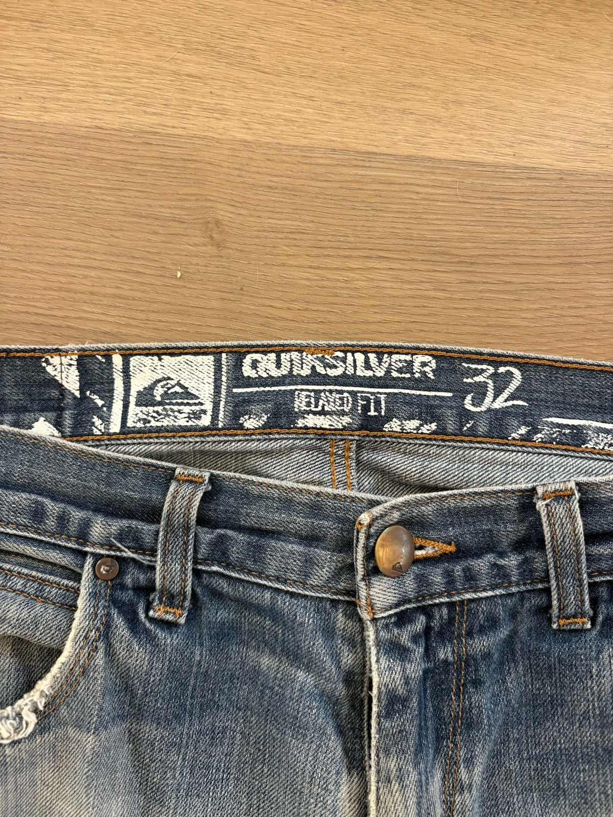 Vintage Y2K Quiksilver Men’s Jeans – Light Wash Blue Distressed
