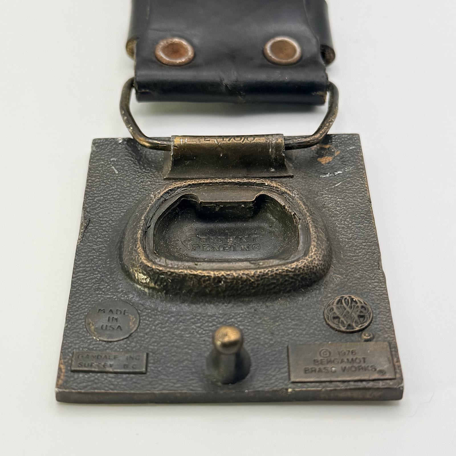 VINTAGE 1976 LABATT’S BLUE PILSENER BEER BRASS/METAL BELT BUCKLE