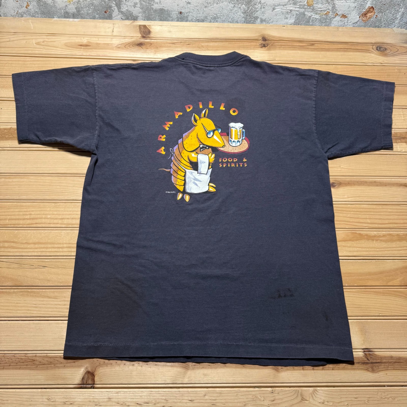 Vintage 1994 Select Weekends Armadillo Food & Spirits Pocket T-Shirt USA Made XL