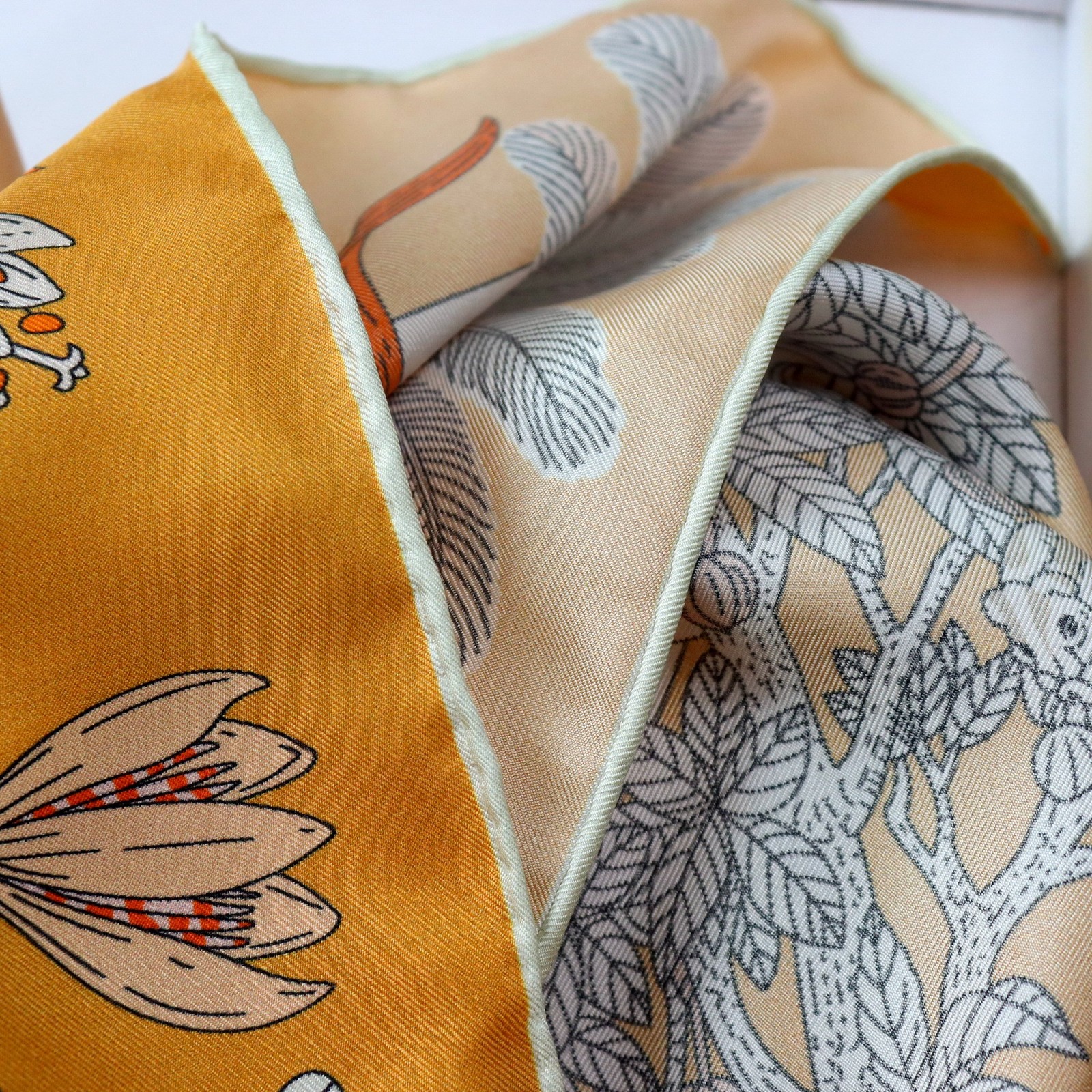 100% Mulberry Silk Twill Scarf 34.6″×34.6″ Hand Rolled Hem