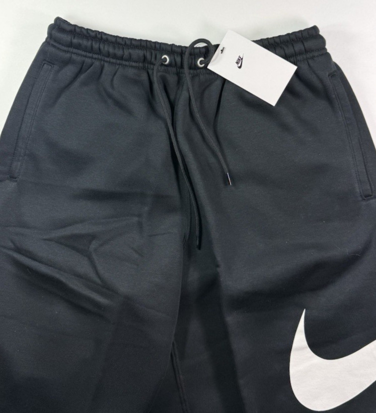 Nike Essential Men’s Club Graphic Fleece Knee Shorts / Black #FN3906-010 / NWT
