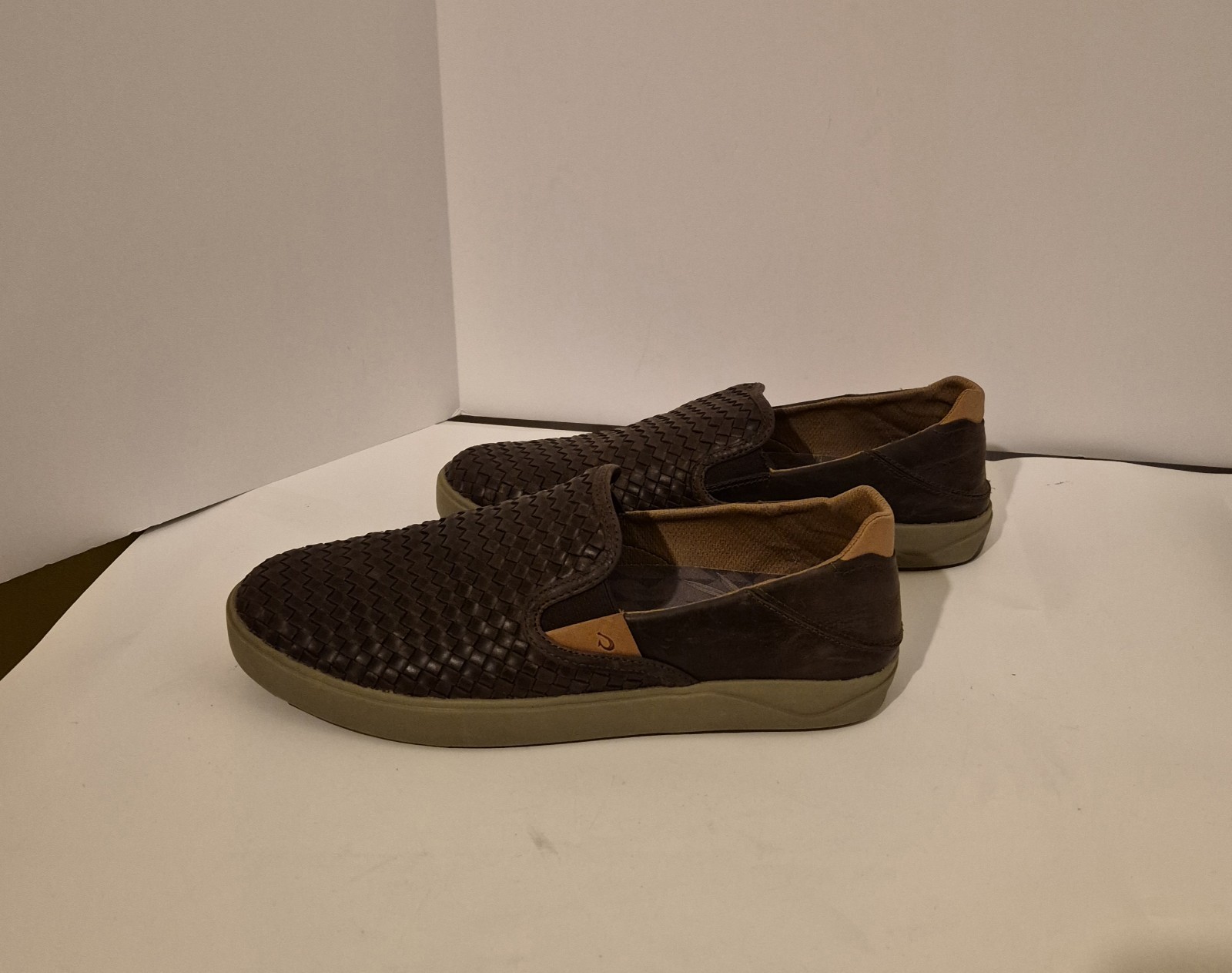 OluKai Shoes Mens Size 11.5 Brown Lae’ahi Lauhala Woven Leather Slip On Casual