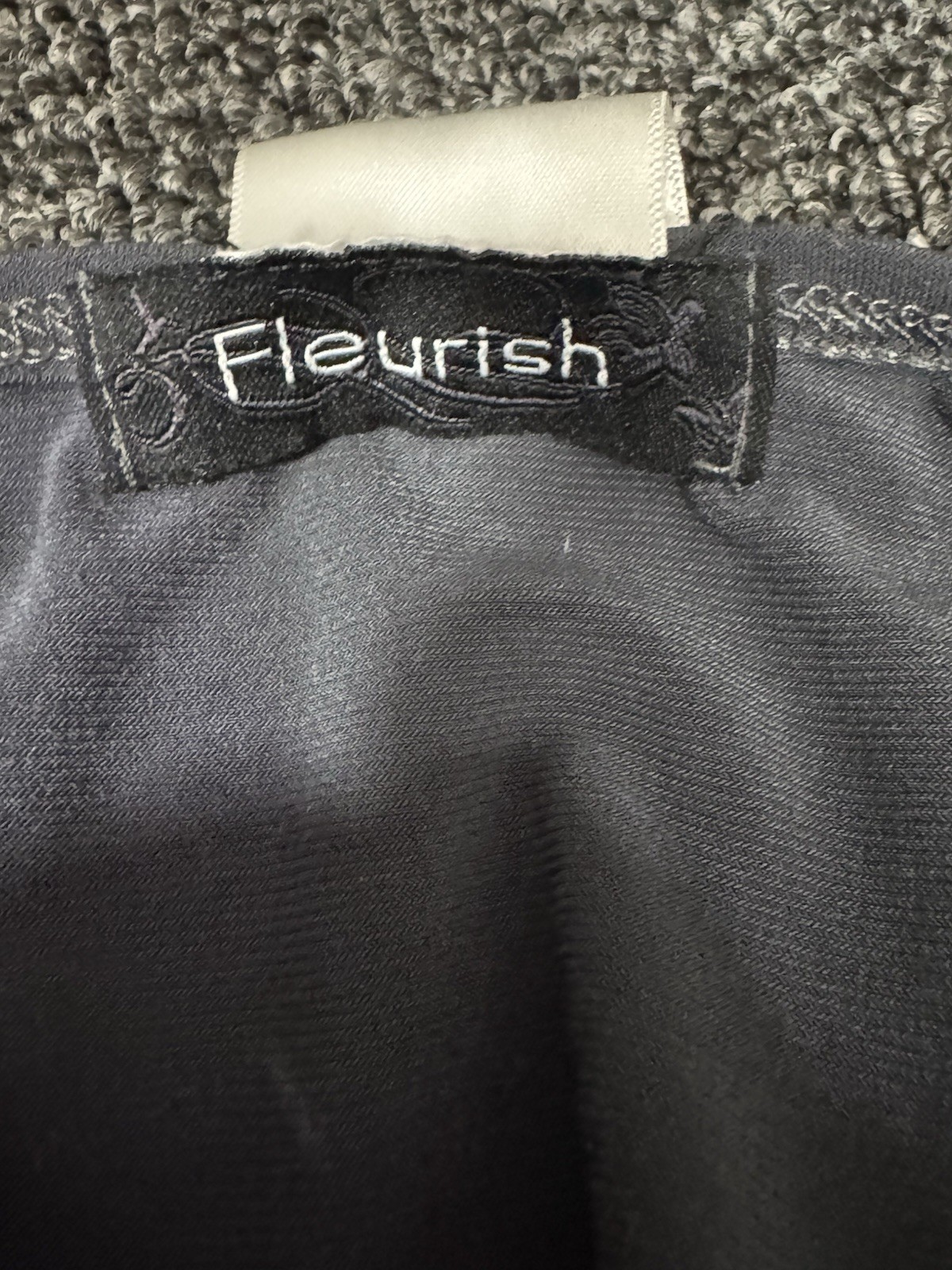 Fleurish Womens Grey Sleeveless Low Cut V-Neck Top Size M
