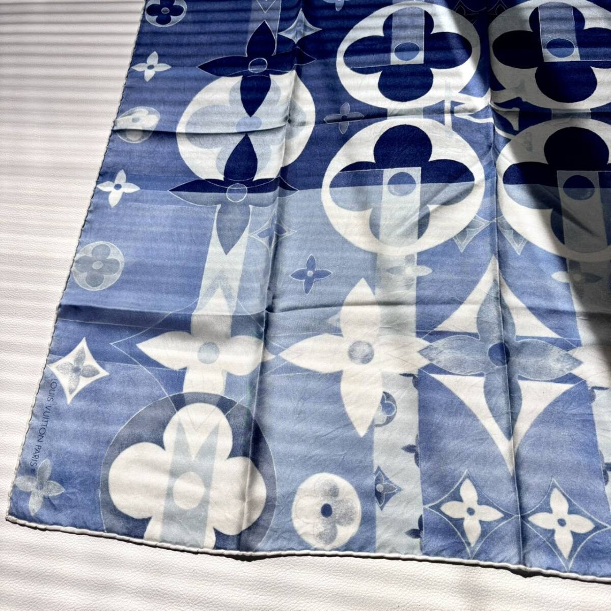 Louis Vuitton Large Silk 100 Scarf Gradient 80 85 Blue For Women Japan