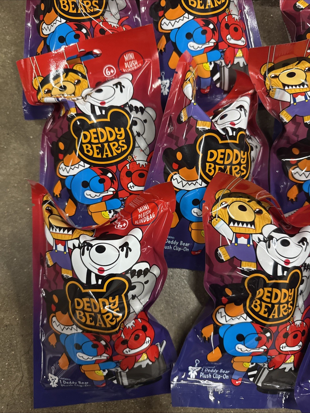 Deddy Bears Series 4 Surprise Mini Plush Clip-On Blind Bags Display Case 12 Bags
