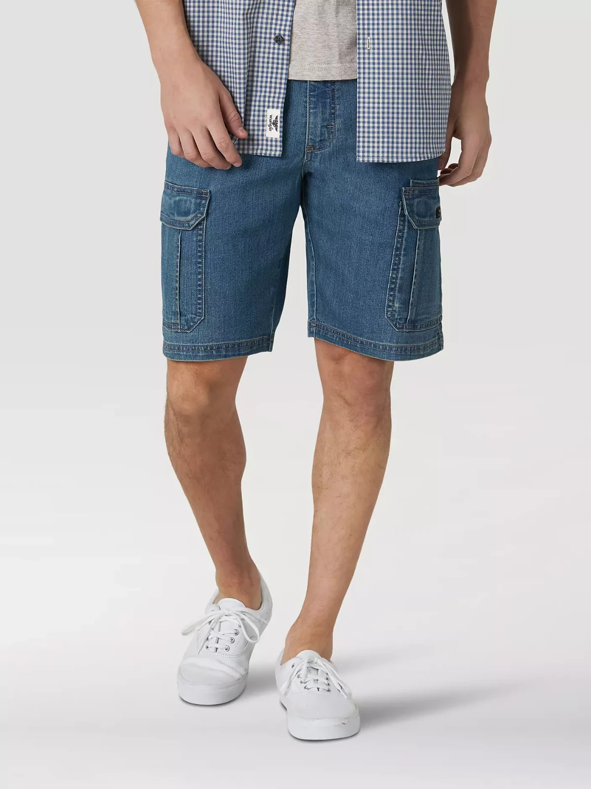 Wrangler® Men’s Five Star Premium Denim Cargo Shorts Size 38 inseam 10″