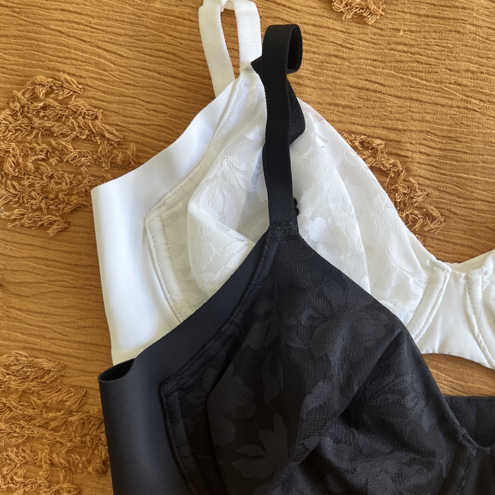 Warner’s Women’s 2-Pack T-Shirt Bras 36C Underwire Unlined Lace Black/ White