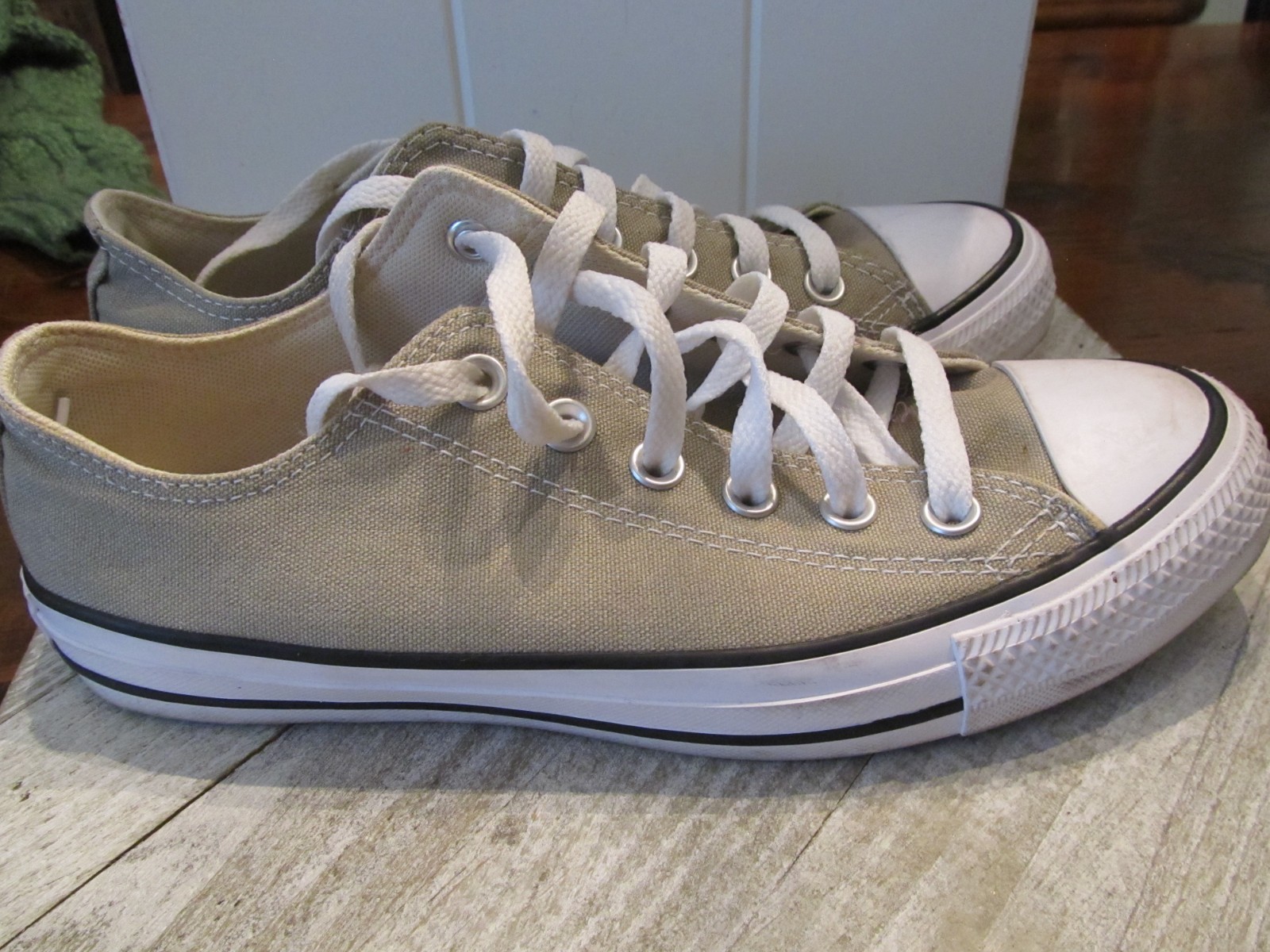 Converse Chuck Taylor All-Star Olive Green Low Top Canvas Sneakers W8 M6